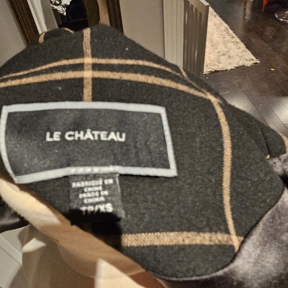 Le Chateau suit with pants and skirt - Picture 9 of 9